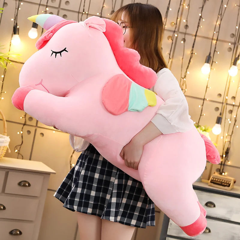 ピンクのふわふわ寝そべりユニコーンぬいぐるみ