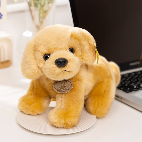 かわいいゴールデンレトリバーの犬のぬいぐるみ