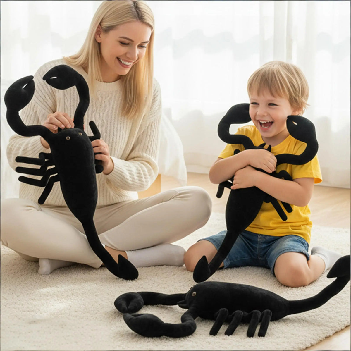ブラック サソリ ぬいぐるみ リアルな目つき