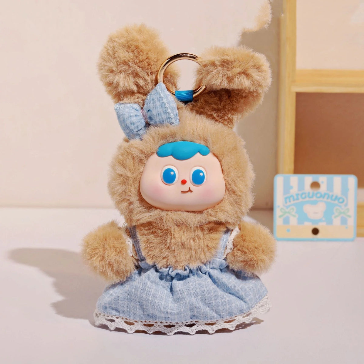 ふわふわうさぎのチェック柄ワンピースぬいぐるみキーホルダー