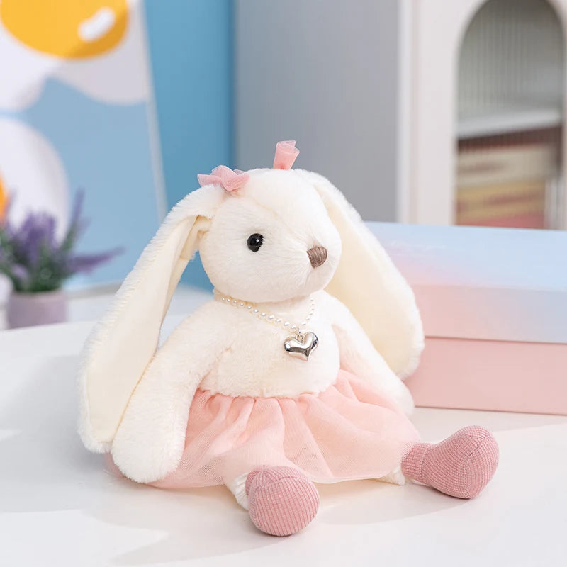 可愛いクリームうさぎぬいぐるみ ピンクチュールスカート 真珠のネックレス付き