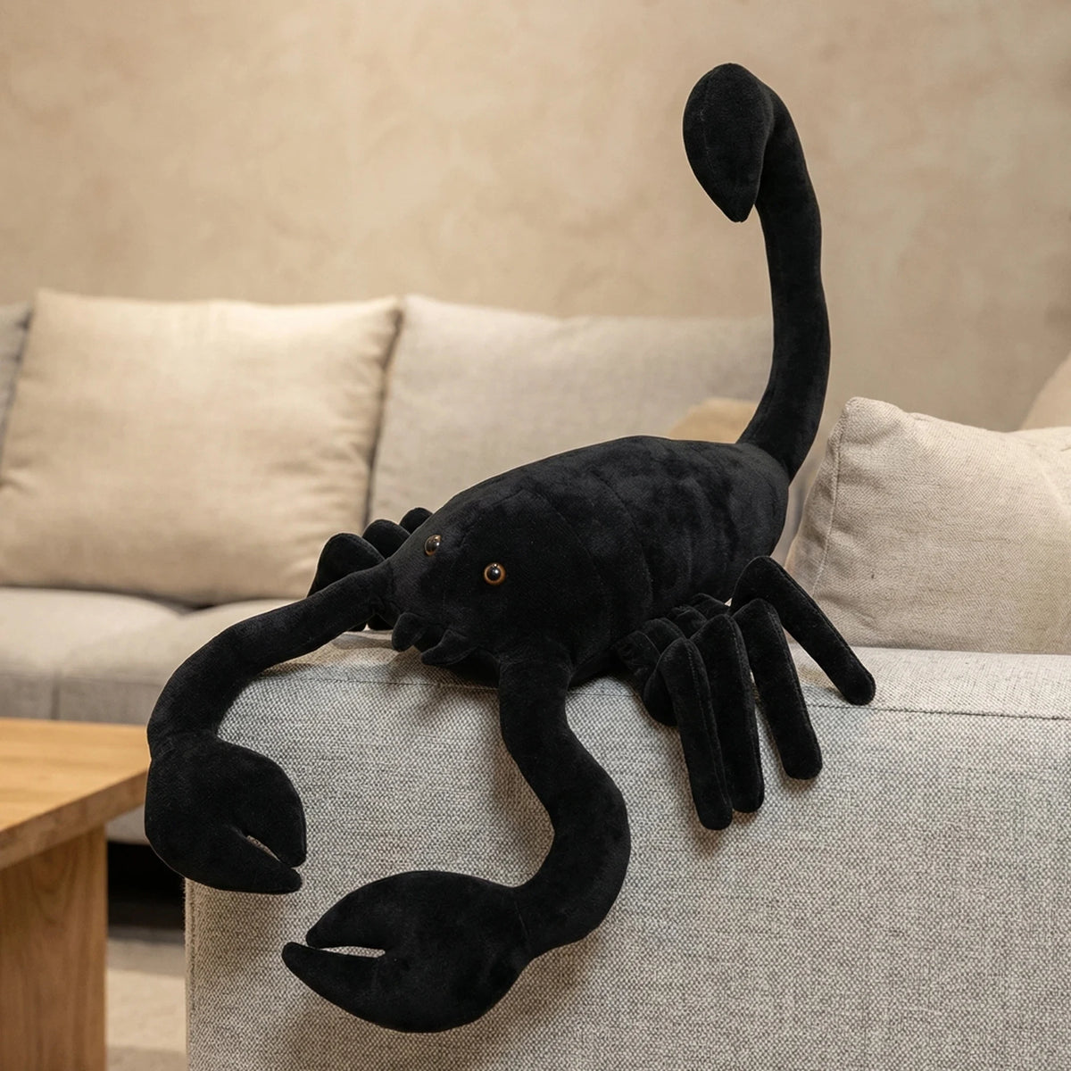 ブラック サソリ ぬいぐるみ リアルな目つき
