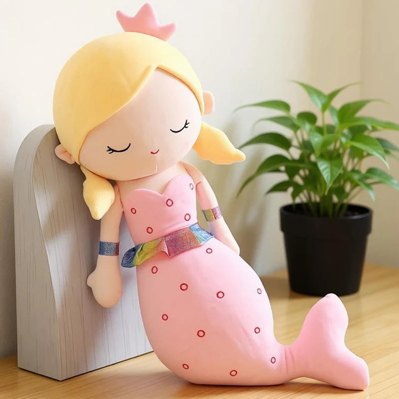 王冠と虹色フリルの ふわふわ人魚ぬいぐるみ