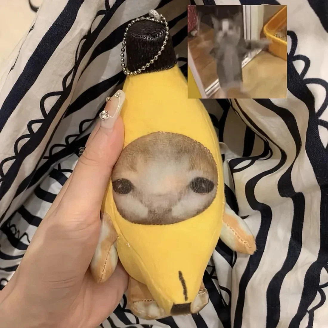バナナ着ぐるみ 猫ぬいぐるみ 泣き顔と無表情