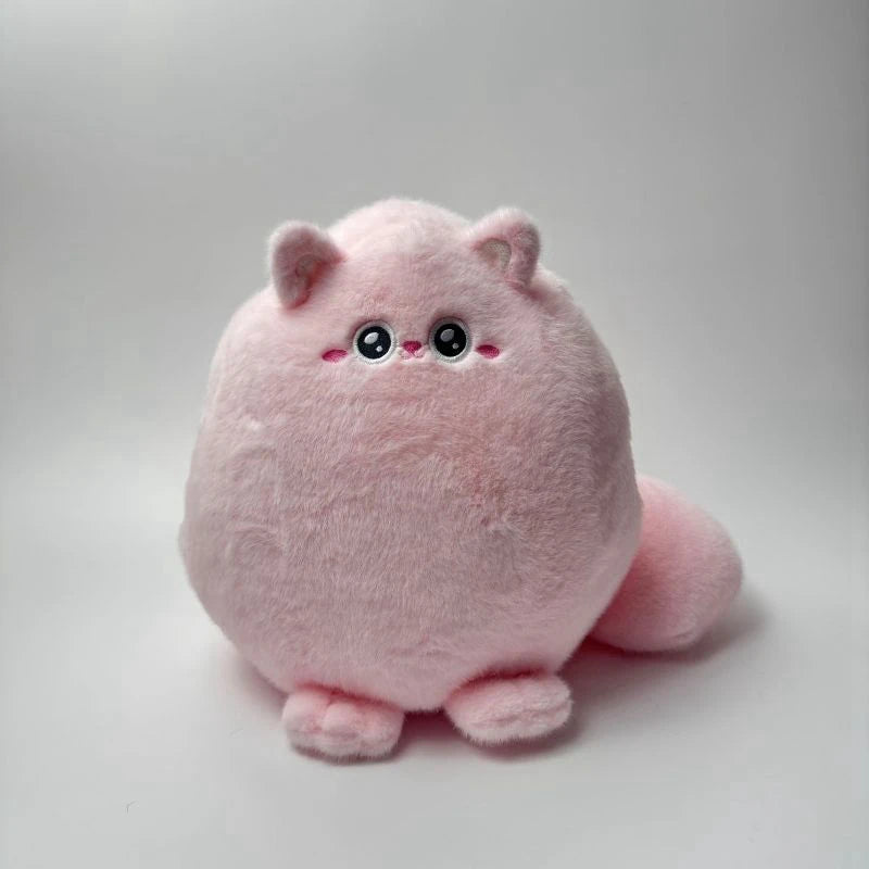 まん丸で赤い いたずら顔のふわふわぬいぐるみ