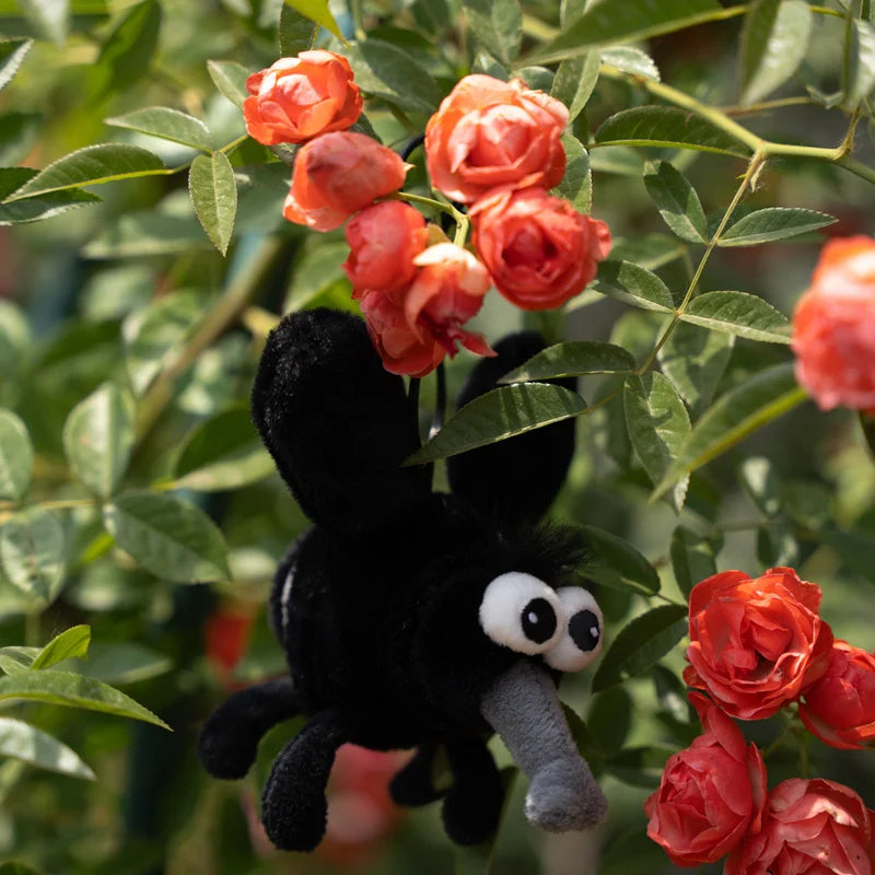 ユニークな大きな目の黒い蚊のぬいぐるみ