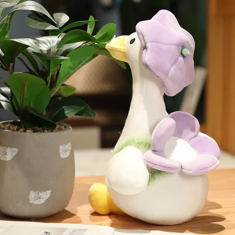 ふわふわ紫の花帽子ガチョウのぬいぐるみ