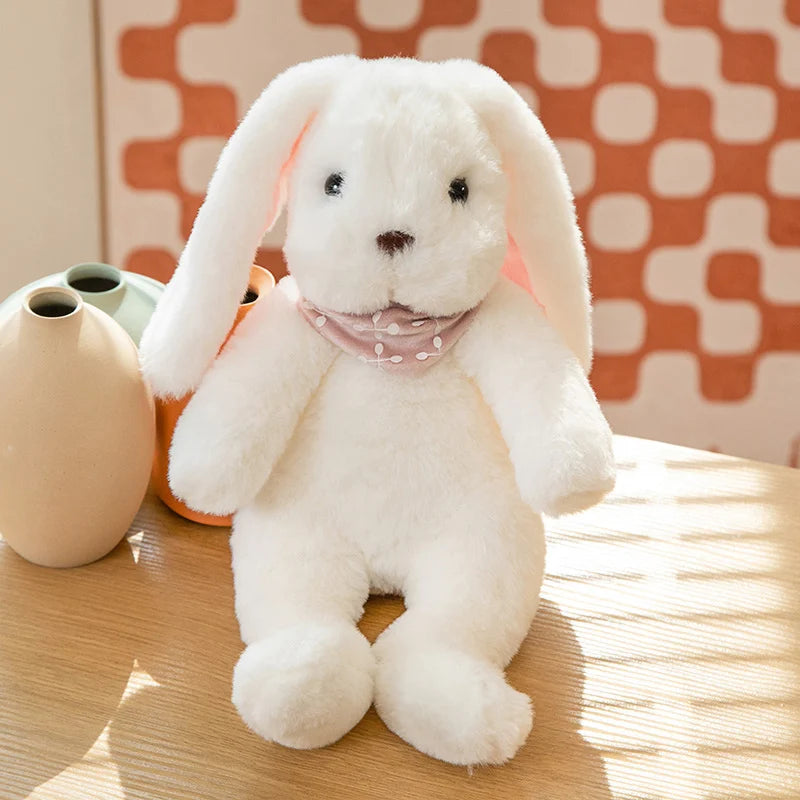 ふわふわセーターを着た垂れ耳うさぎのぬいぐるみ