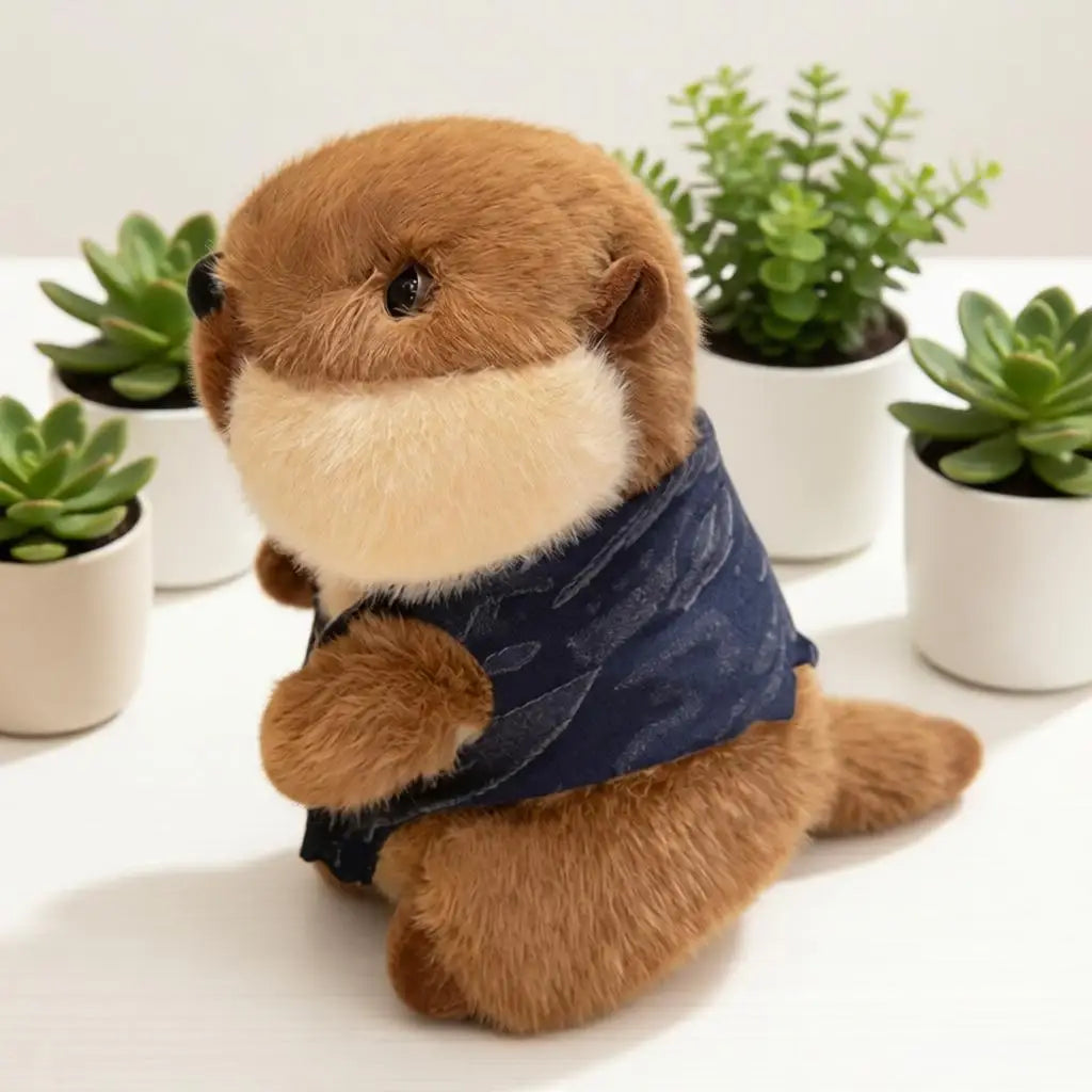 ストライプジャケットを着た可愛いカワウソぬいぐるみ
