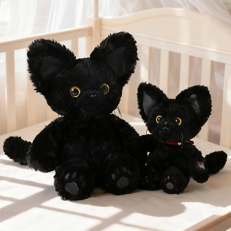 赤い首輪と黄色い目のふわふわ黒猫ぬいぐるみ