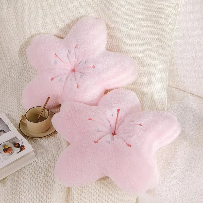 淡いピンクのふわふわ桜型クッション