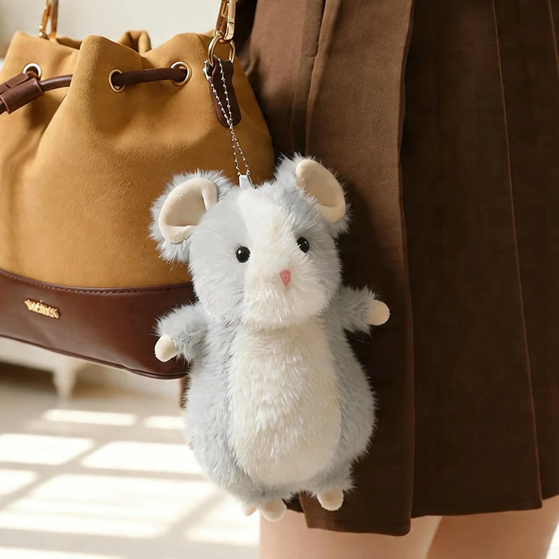 ふわふわでかわいいパステルカラーのハムスターぬいぐるみ