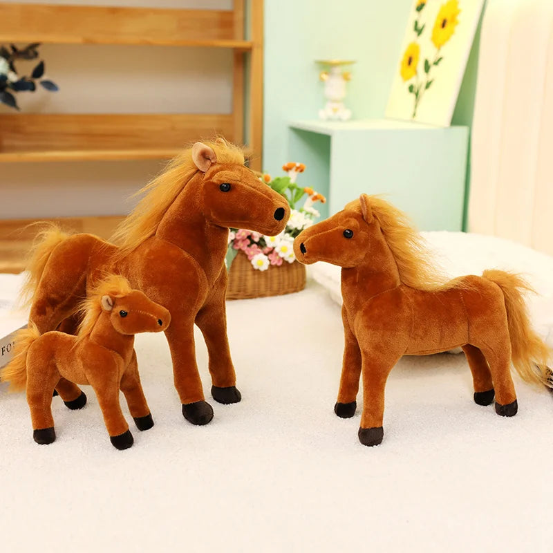 立ち上がる茶色い馬のぬいぐるみ