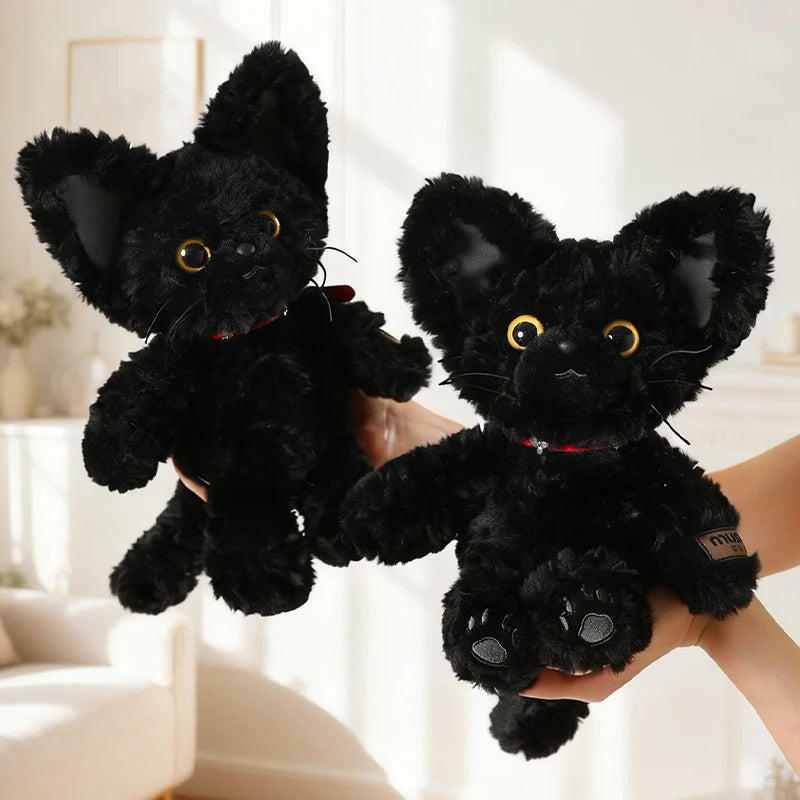 赤い首輪と黄色い目のふわふわ黒猫ぬいぐるみ