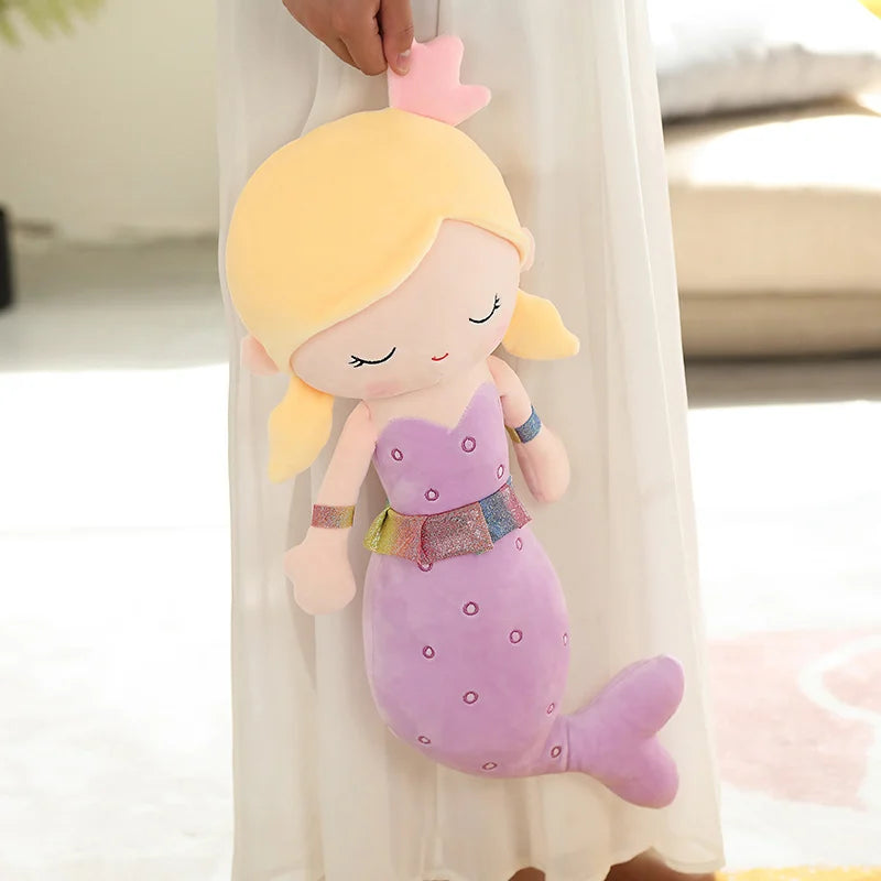 王冠と虹色フリルの ふわふわ人魚ぬいぐるみ