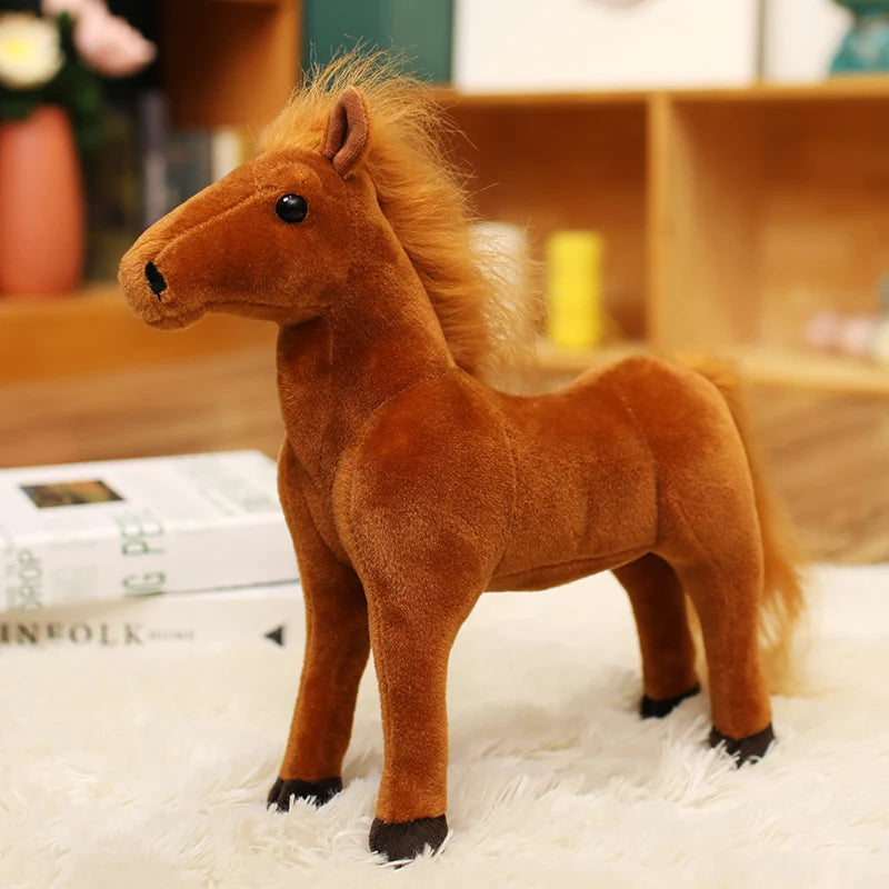 立ち上がる茶色い馬のぬいぐるみ