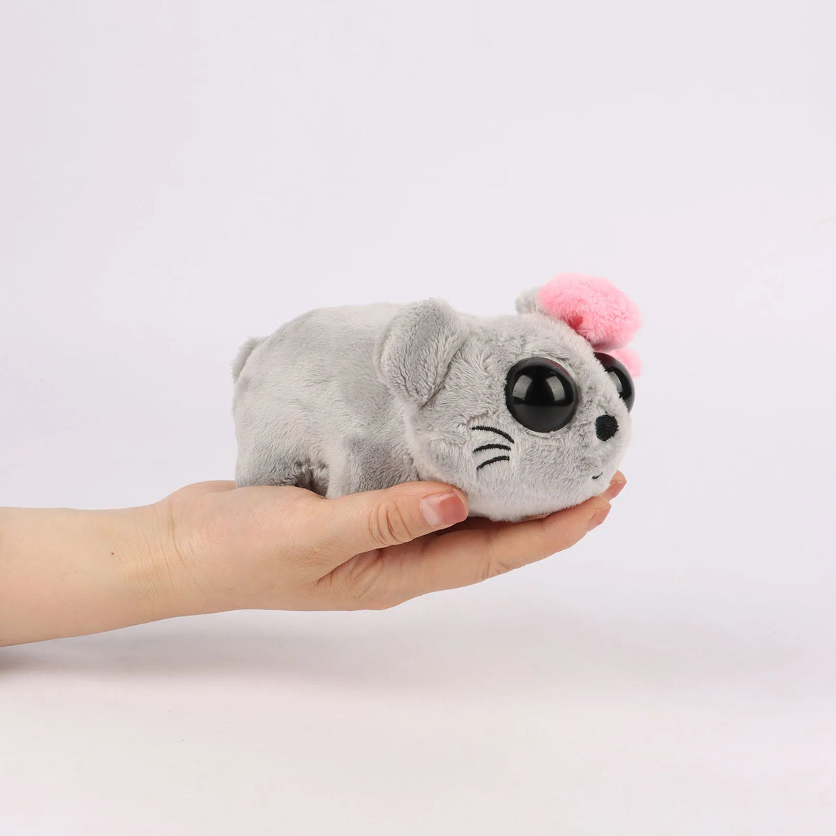 大きな瞳のグレーねずみ ぬいぐるみ ピンクのリボン付き