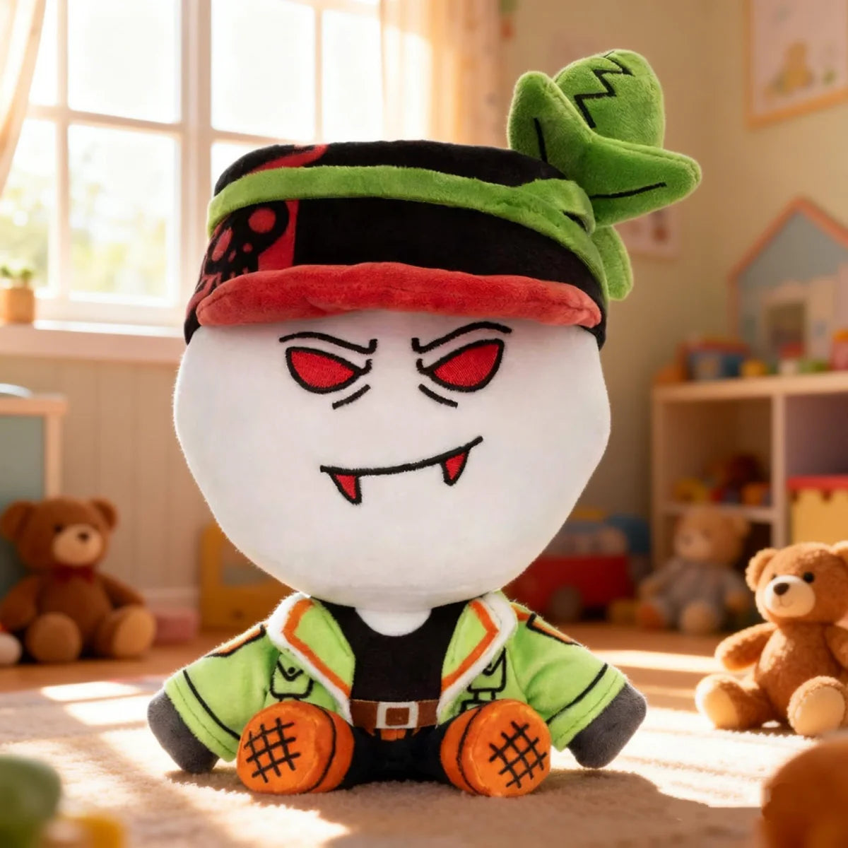 赤目と牙がユニークな、緑の帽子とジャケットのキャラクターぬいぐるみ