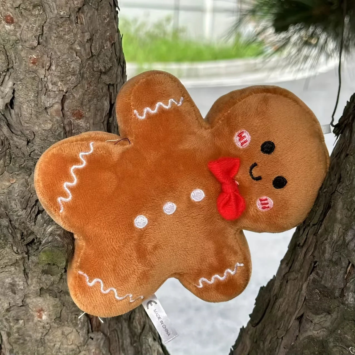 かわいい ジンジャーブレッドマン ぬいぐるみ 赤い蝶ネクタイ 吊り下げループ付き