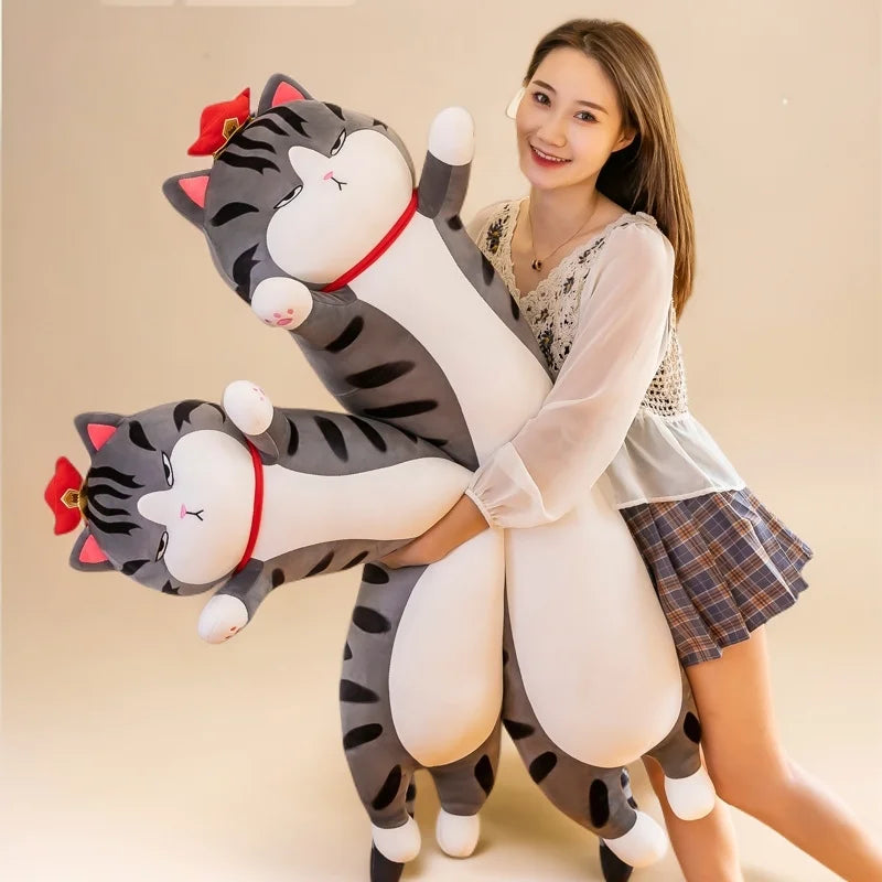 長い グレー縞模様 むすっと顔 猫 抱き枕