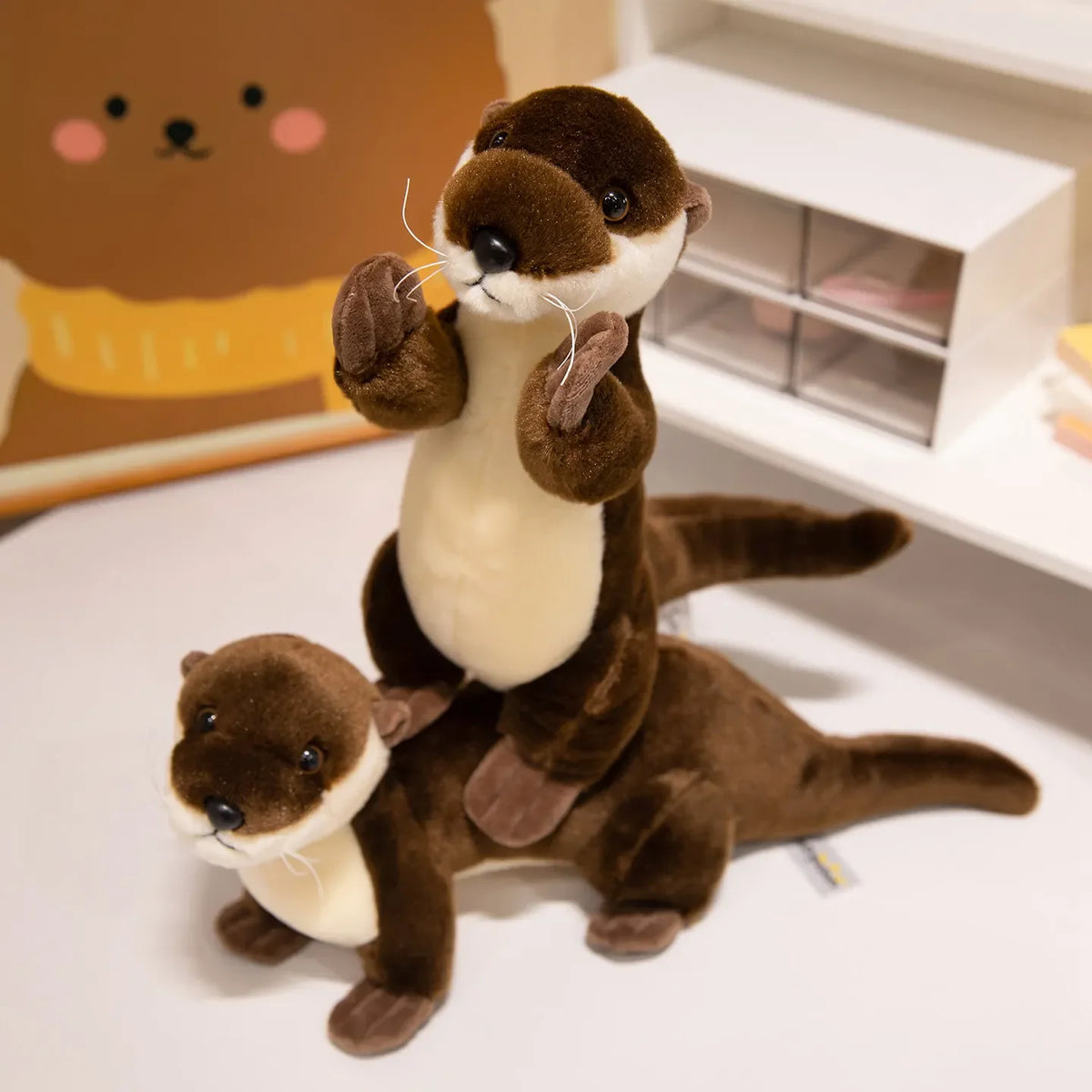 カワウソ ぬいぐるみ 青い魚を抱っこした可愛いマスコット