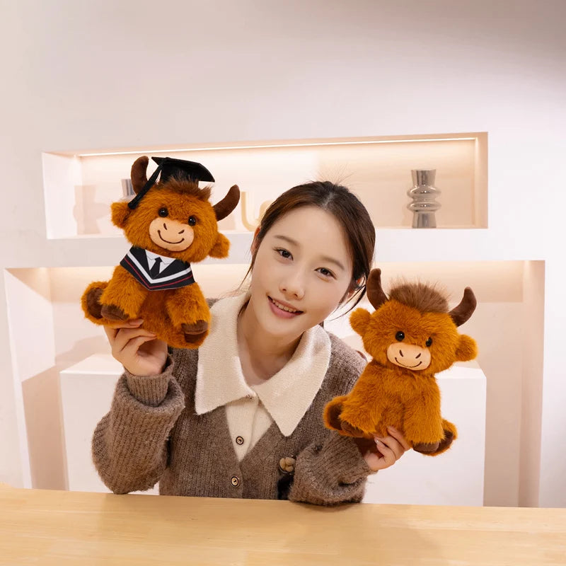 可愛いハイランド牛の卒業帽ぬいぐるみ