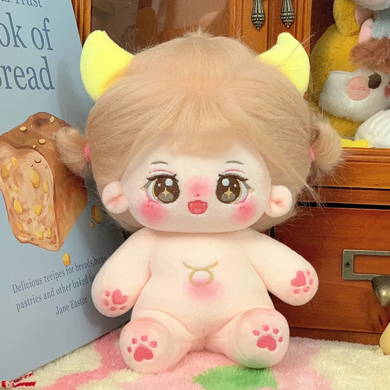 ぬいぐるみ ピンク髪のキラキラ瞳 イチゴ柄ワンピースと帽子