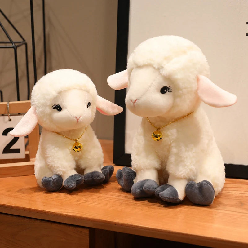 白いふわふわひつじのぬいぐるみ 金の鈴とまつげ付き