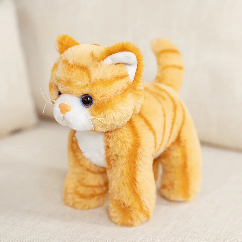 愛らしいふわふわ子猫 ぬいぐるみ 青い目の白猫