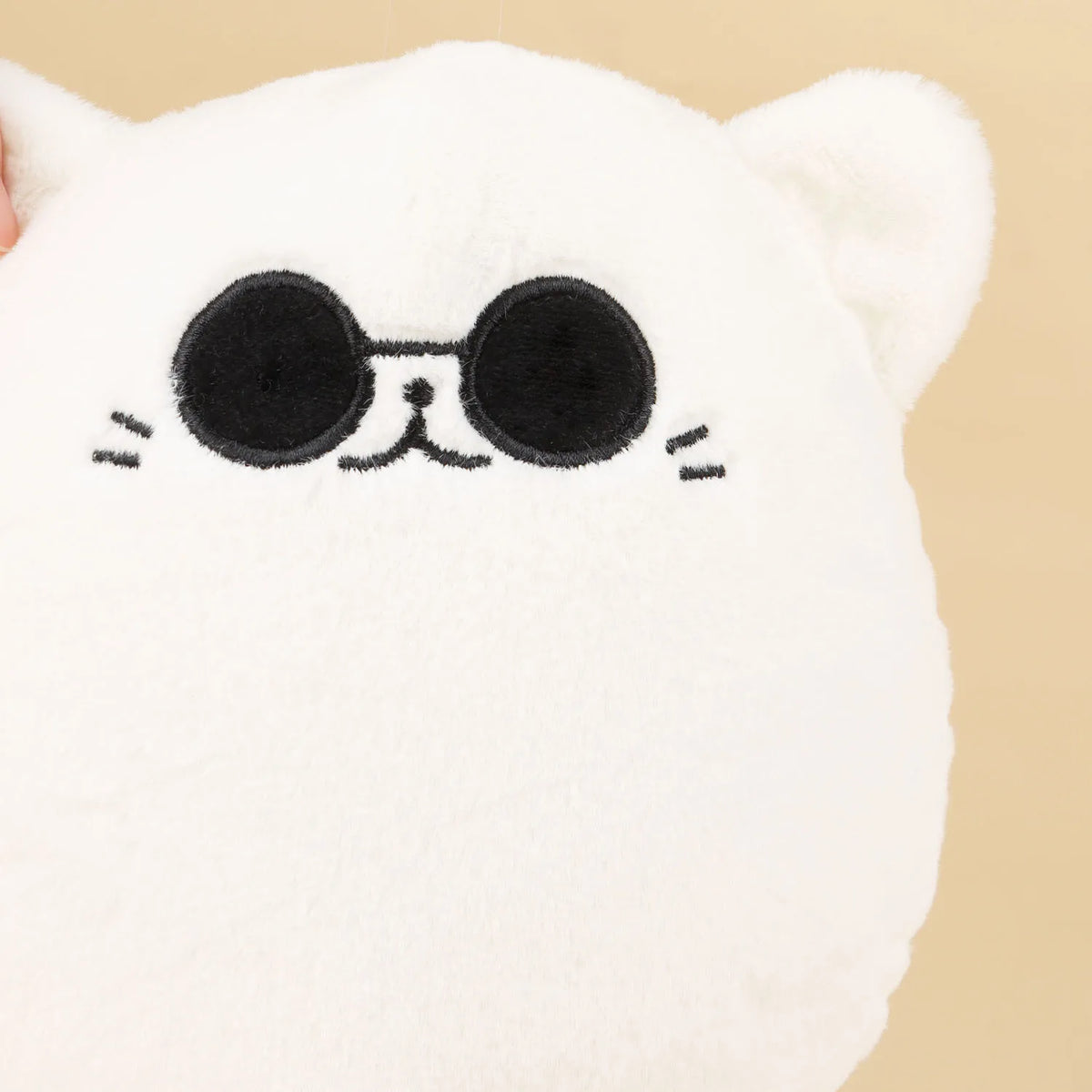白いサングラス猫 ふわふわぬいぐるみ