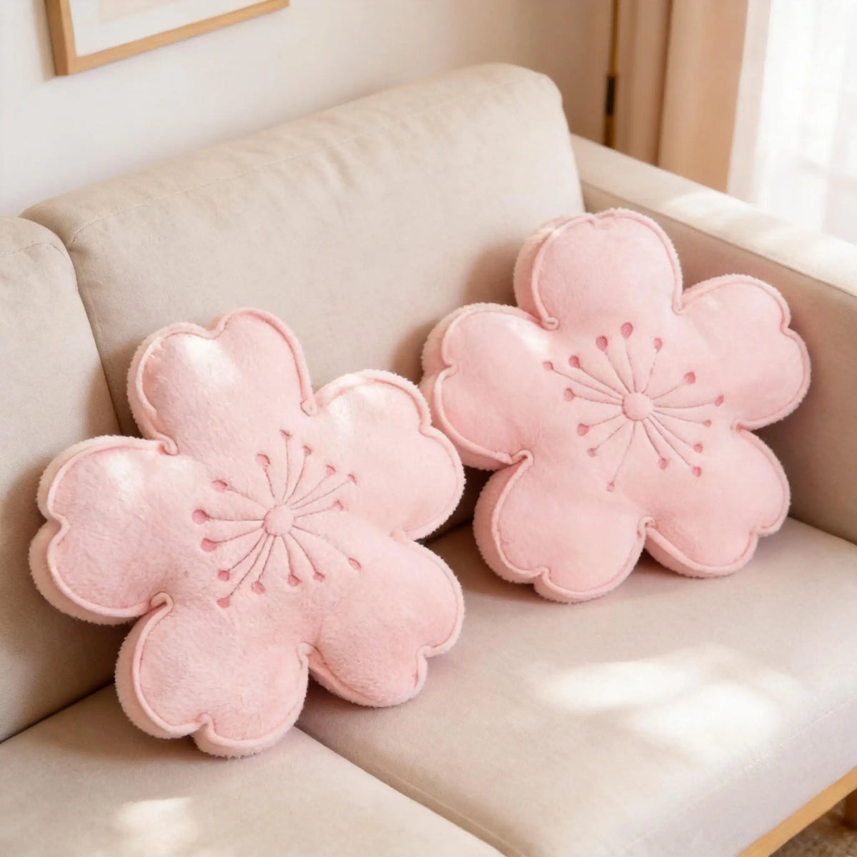 ふわふわ桜型クッション 淡いピンクの刺繍入り