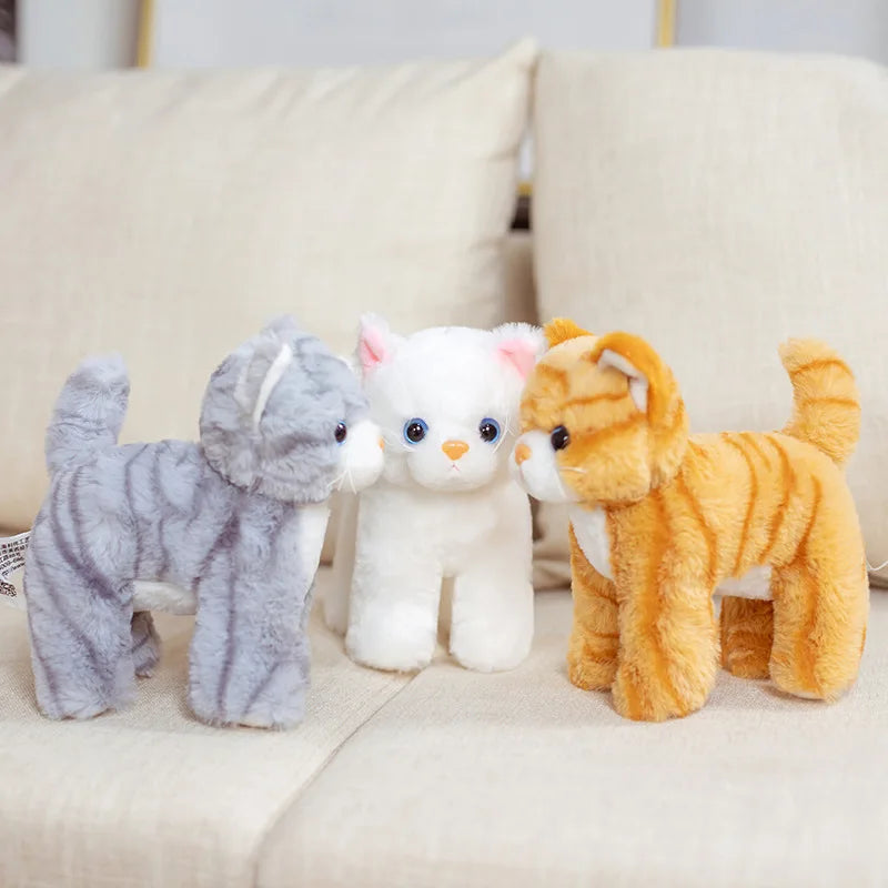 愛らしいふわふわ子猫 ぬいぐるみ 青い目の白猫