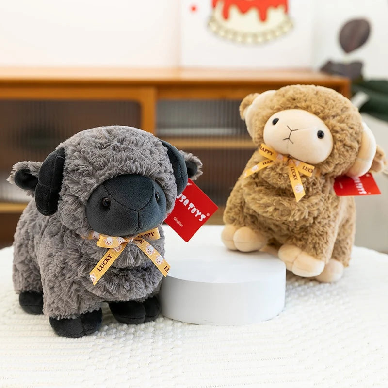 かわいい ふわふわ 仔羊のぬいぐるみ「HAPPY LUCKY」リボン付き