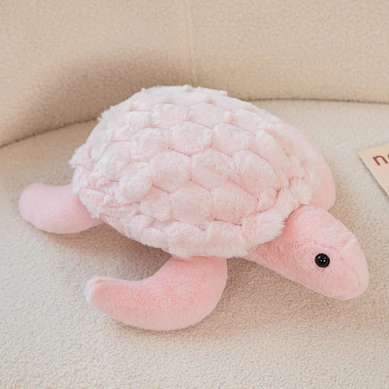 ふわふわ鱗模様のパステルカメぬいぐるみ