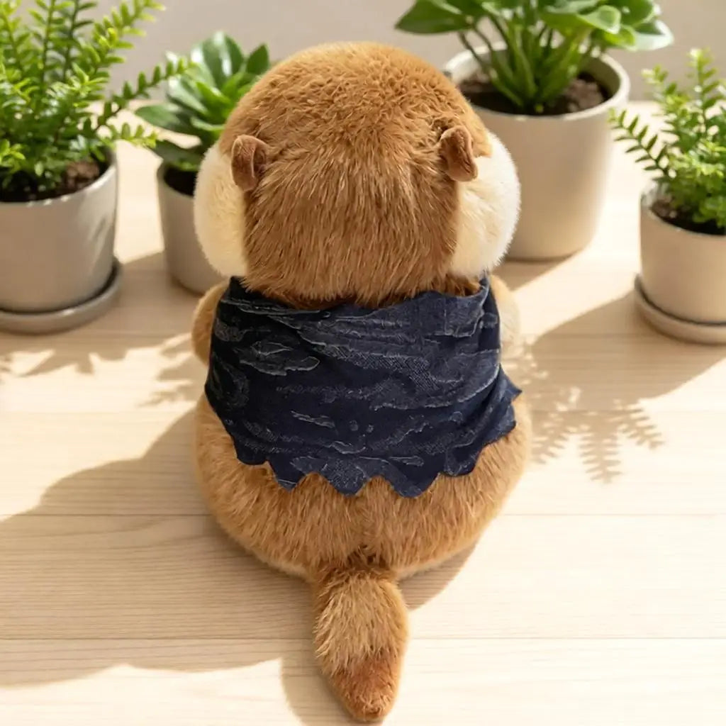 ストライプジャケットを着た可愛いカワウソぬいぐるみ
