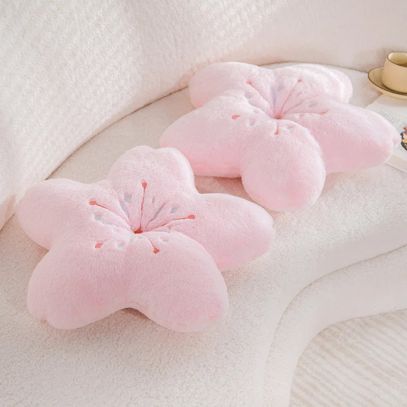 淡いピンクのふわふわ桜型クッション