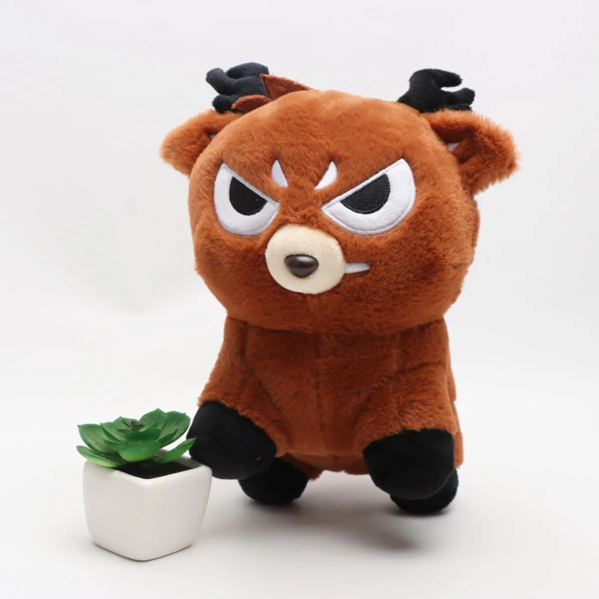 もふもふ怒り顔の茶色いトナカイぬいぐるみ
