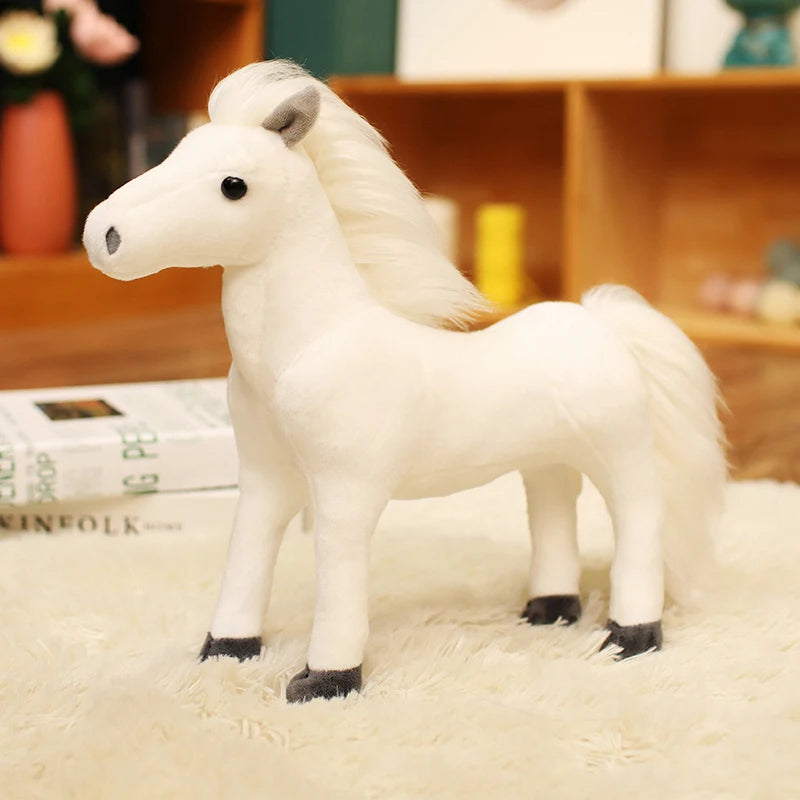 立ち上がる茶色い馬のぬいぐるみ