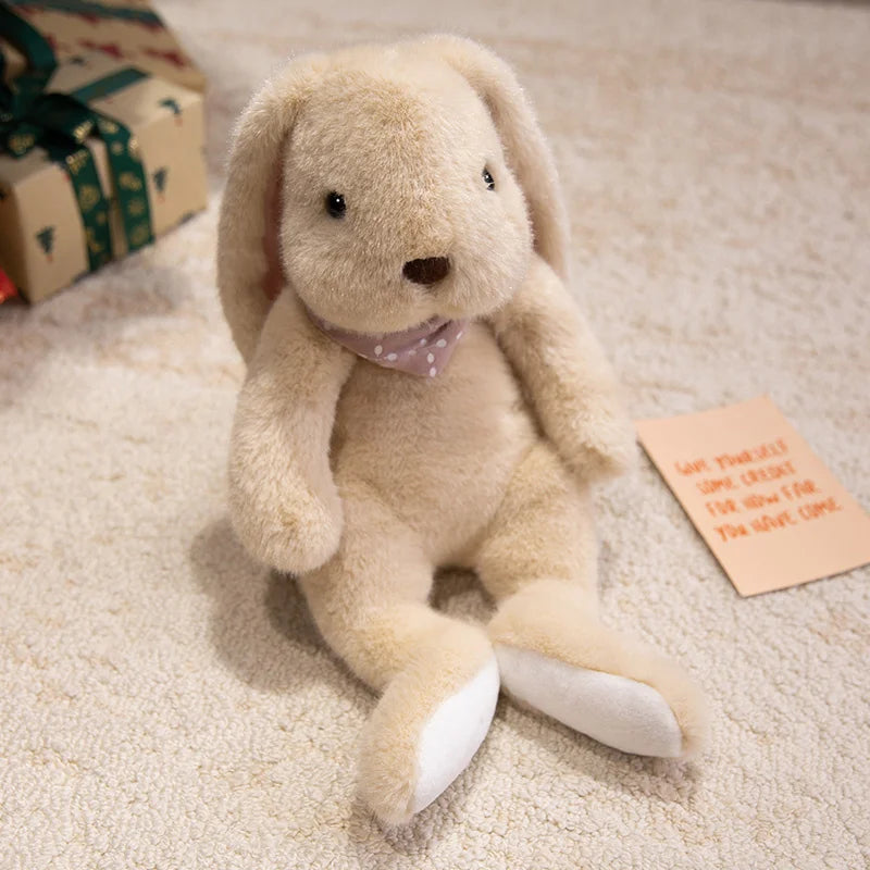 ふわふわセーターを着た垂れ耳うさぎのぬいぐるみ