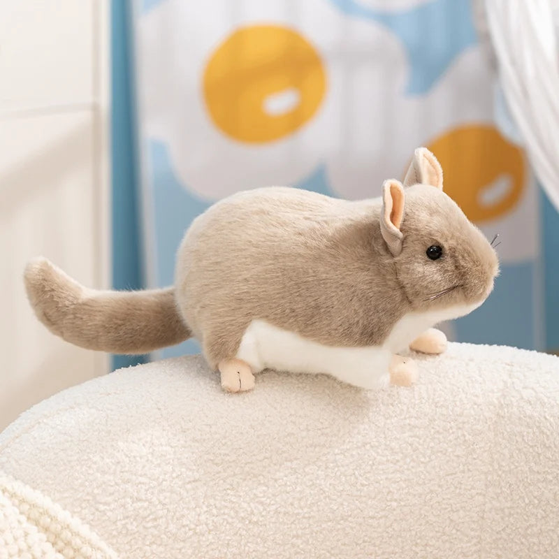 ベージュのチンチラ ぬいぐるみ スイカ柄クッション抱っこ