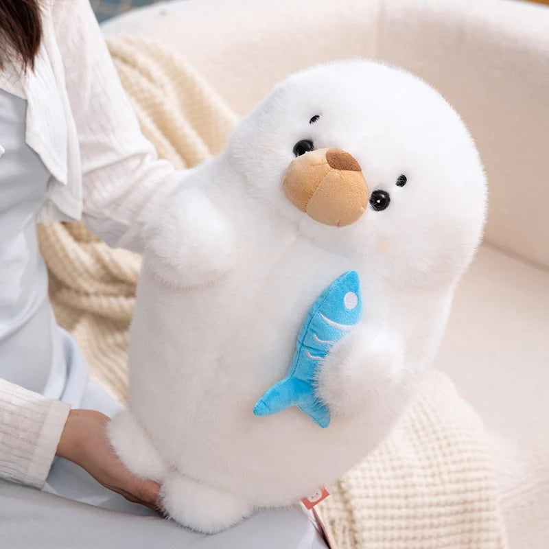 もちもち 白い アザラシ 魚持ち ぬいぐるみ