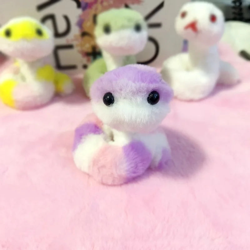 ミニサイズの ふわふわ とぐろ巻き ヘビ ぬいぐるみ