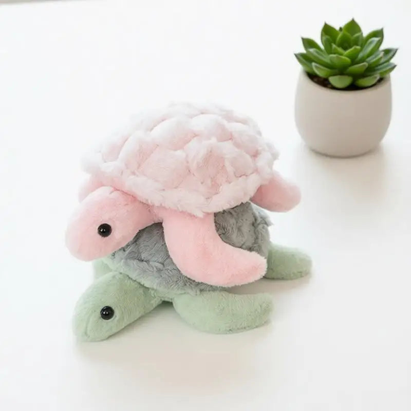 ふわふわ鱗模様のパステルカメぬいぐるみ