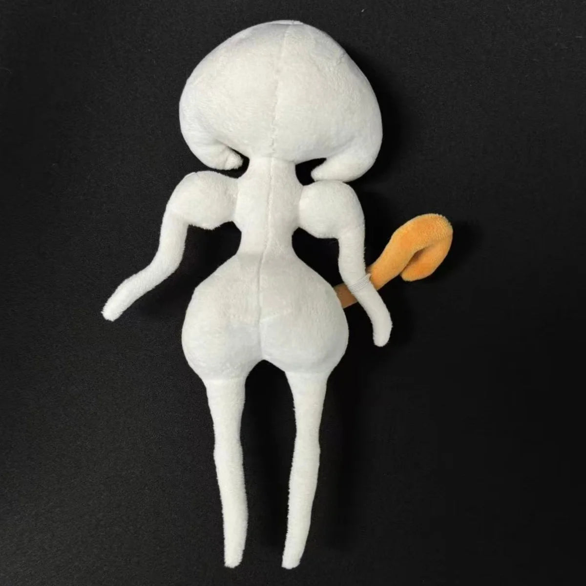 幻想的な白いボブヘアぬいぐるみ オレンジテール付き