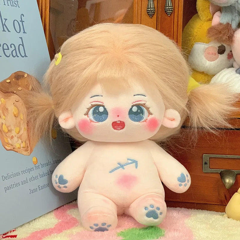 ぬいぐるみ ピンク髪のキラキラ瞳 イチゴ柄ワンピースと帽子