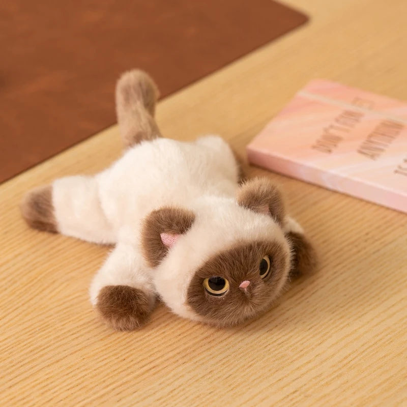 大きな目の重ね猫 ぬいぐるみ 黒と茶白