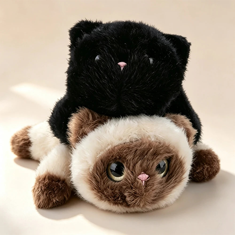 大きな目の重ね猫 ぬいぐるみ 黒と茶白