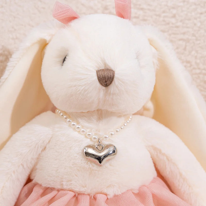 可愛いクリームうさぎぬいぐるみ ピンクチュールスカート 真珠のネックレス付き