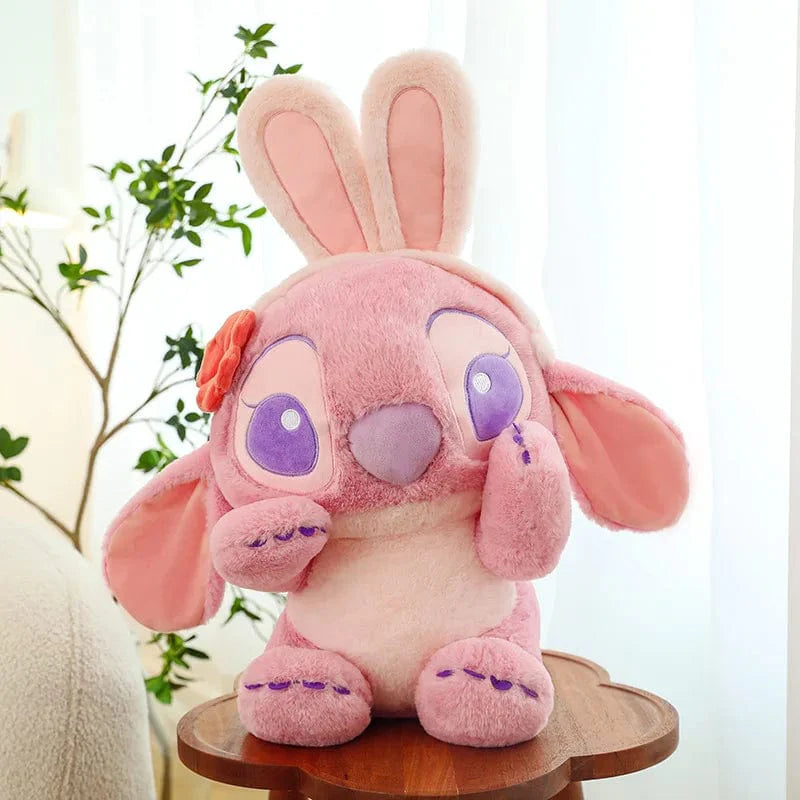 うさぎの耳が付いたピンクの天使のぬいぐるみ