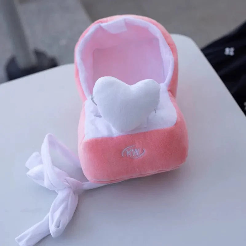 バレンタインデーの婚約指輪のぬいぐるみ